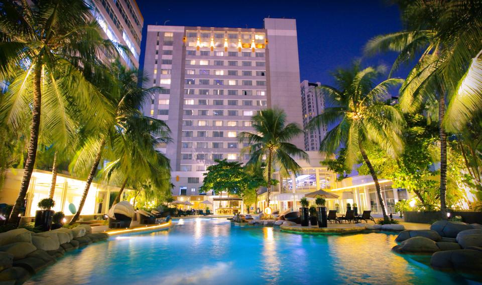 the ritz hotel essay This free management essay on essay: total quality management for ritz carlton is perfect for management students to use as an example. the ritz hotel essay This free management essay on essay: total quality management for ritz carlton is perfect for management students to use as an example.