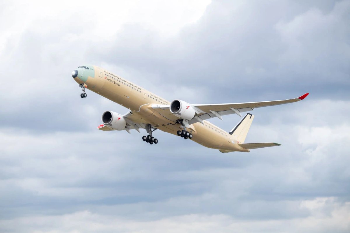 Pesawat Airbus A350-1000ULR yang menyelesaikan uji terbang rute terjauh.