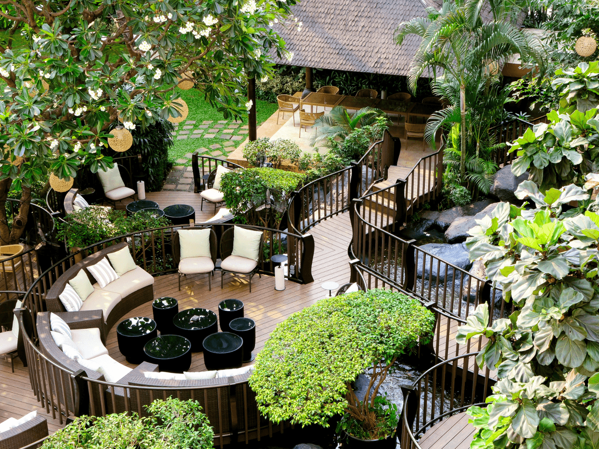 Suasana taman baru di JimBARan Lounge Ayana Midplaza.
