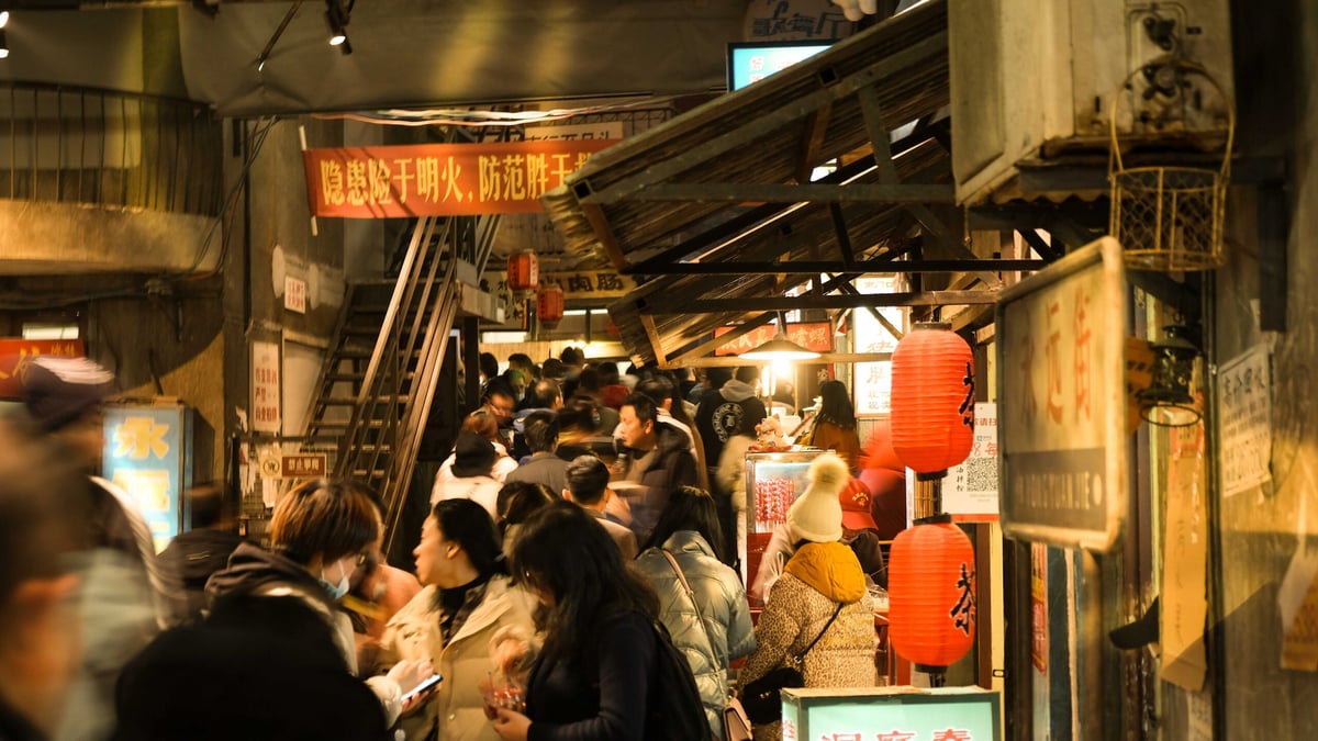 China alami kelonjakan turis asing.