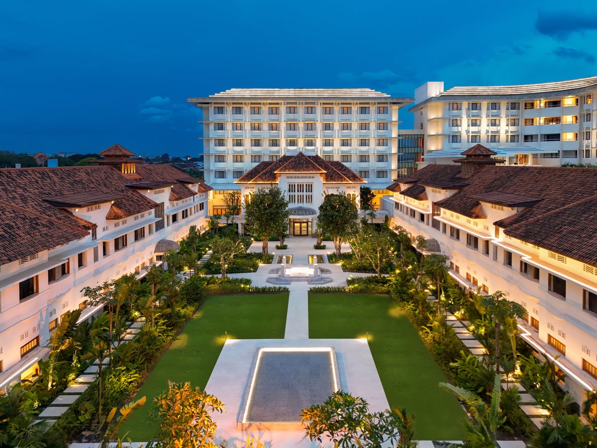 Tampak keseluruhan dari sisi depan Grand Hotel De Djokja.