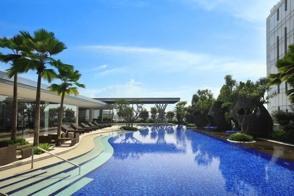 Infinity pool. (Foto: Hilton Bandung)