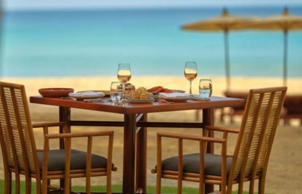 Restoran Nura Aman di Phuket, Thailand.
