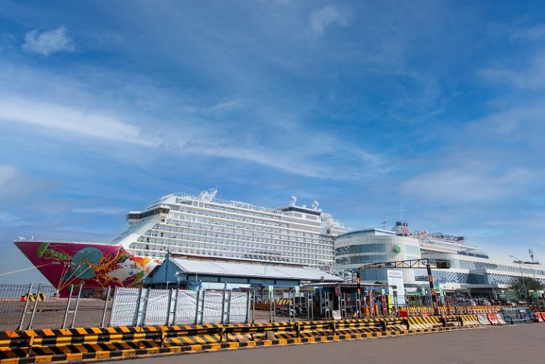 Kapal Pesiar Genting Dream Berlabuh Perdana Di Surabaya Destinasian Indonesia 5893